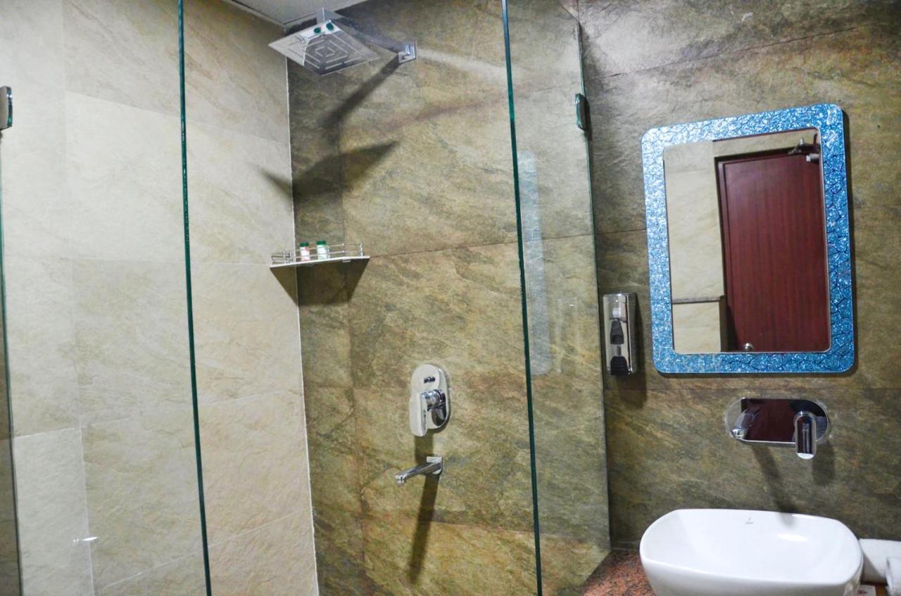 Fabhotel Roselle Inn Lakhnau Kültér fotó