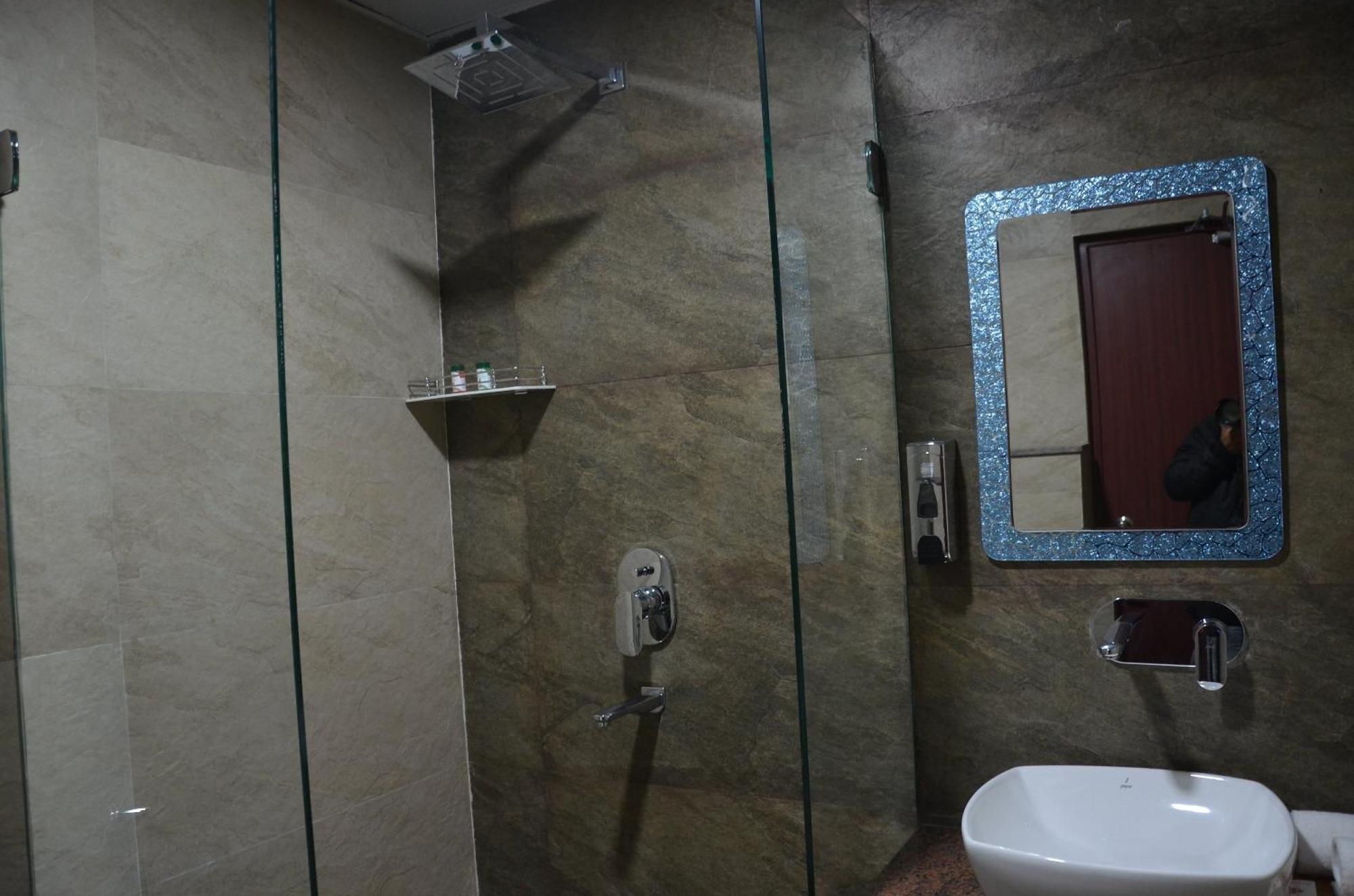 Fabhotel Roselle Inn Lakhnau Kültér fotó